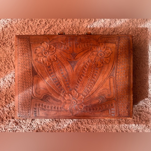 Rare Vintage Leaders in Leather Hand-Tooled Floral Briefcase w/ Combo Lock - Picture 10 of 10